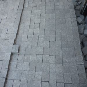 Г684 црне гранитне плочице